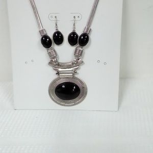 Deja Vous Jewelry - NWT Black Statement Necklace Set Deja Vous Jewelry - NWT Black Statement Necklace Set